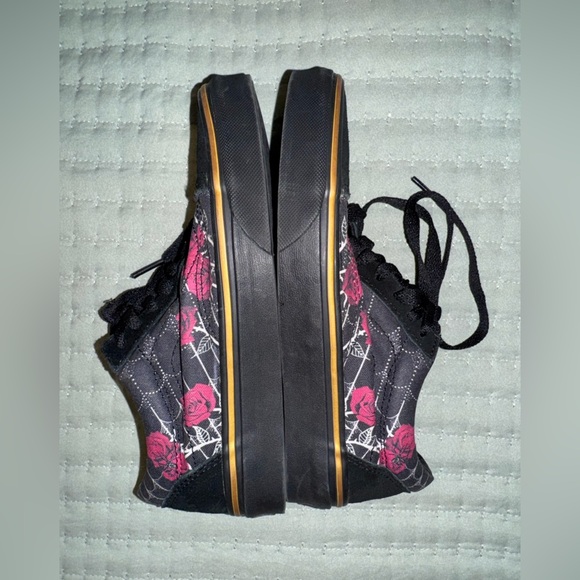 Vans Old Skool Black Spider Roses size 4 mens 5.5 women’s sneakersVGUC worn once - Picture 7 of 9